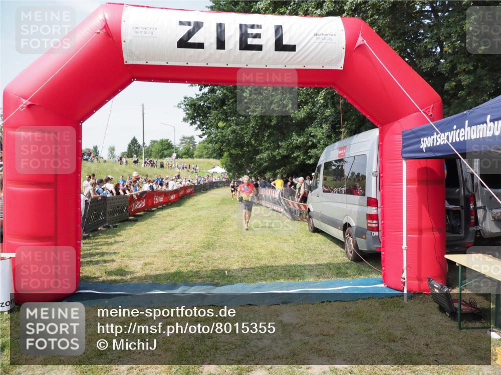 21.06.2025 - 27. Vierlanden-Triathlon MichiJ http://msf.ph/oto/8015355 15.06.2026 11:32:08 Ziel 183 meine-sportfotos.de