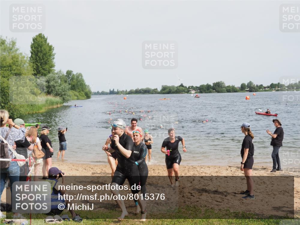 21.06.2025 - 27. Vierlanden-Triathlon MichiJ http://msf.ph/oto/8015376 15.06.2026 10:16:29 Schwimmen 477, 487, 491, 494, 499, 526, 549, 574, 614, 634 meine-sportfotos.de