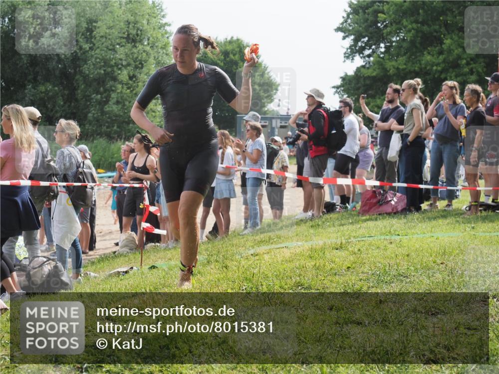 15.06.2025 - 27. Vierlanden-Triathlon KatJ http://msf.ph/oto/8015381 15.06.2025 10:15:32 Schwimmen 508, 511, 542, 554, 579, 613, 620, 631 meine-sportfotos.de