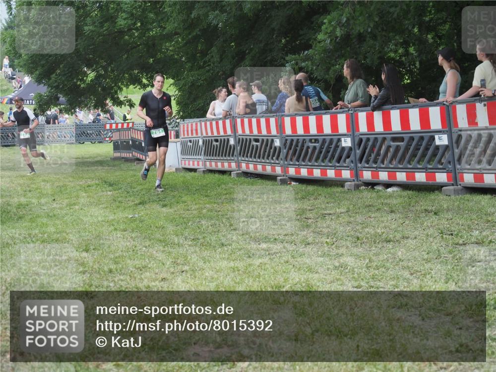 21.06.2025 - 27. Vierlanden-Triathlon KatJ http://msf.ph/oto/8015392 15.06.2025 13:13:21 Ziel 723, 761 meine-sportfotos.de