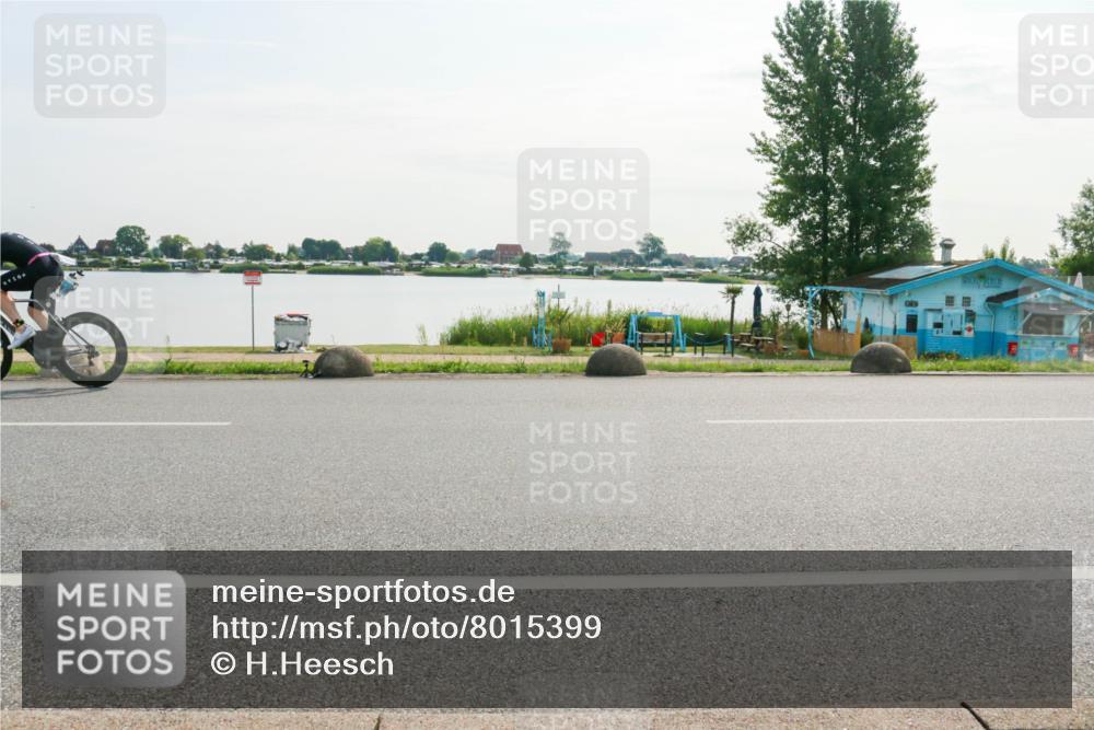 15.06.2025 - 27. Vierlanden-Triathlon H.Heesch http://msf.ph/oto/8015399 15.06.2025 09:08:41 Radfahren 10, 17 meine-sportfotos.de