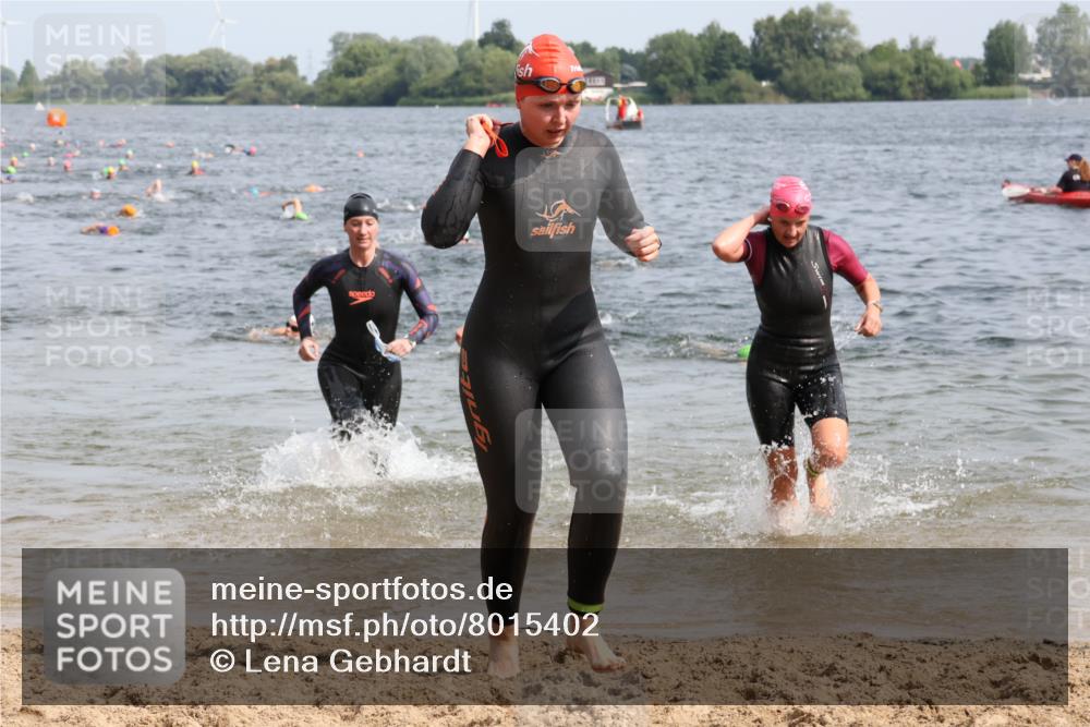 15.06.2025 - 27. Vierlanden-Triathlon Lena Gebhardt http://msf.ph/oto/8015402 15.06.2025 10:14:58 Schwimmen 476, 521, 525, 528, 570, 592, 593, 597, 605, 608, 1397 meine-sportfotos.de