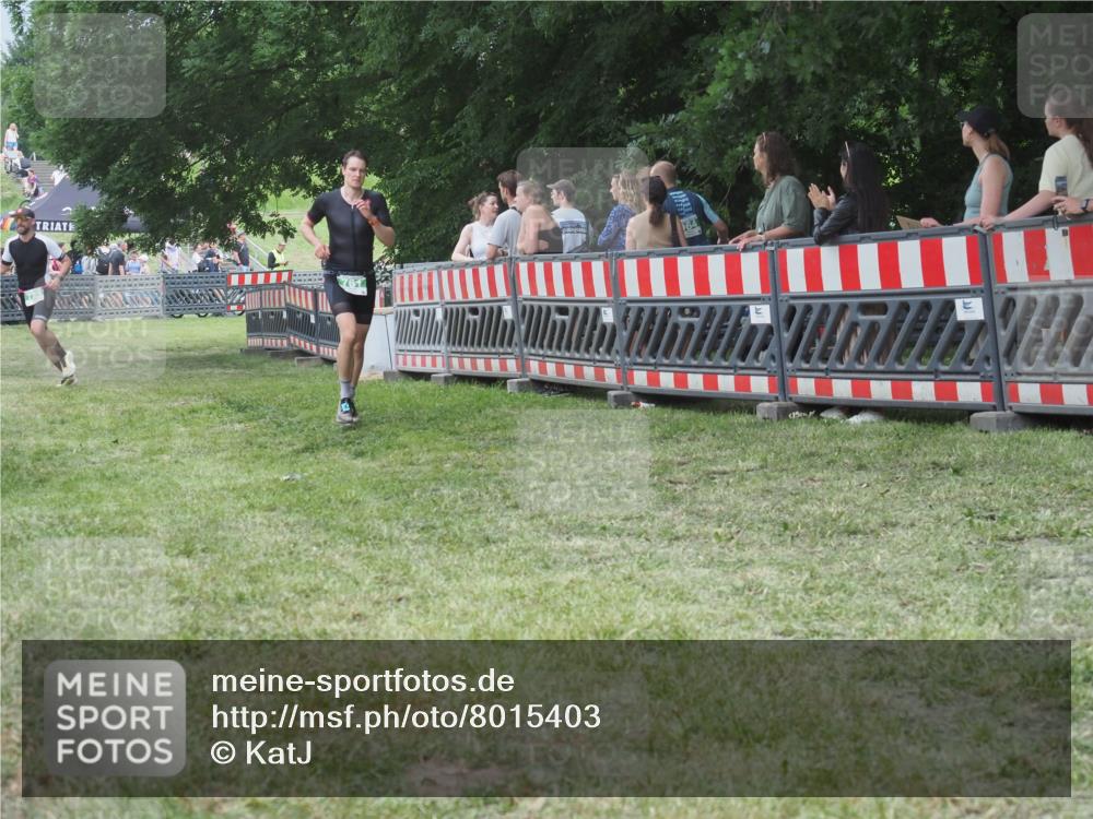 21.06.2025 - 27. Vierlanden-Triathlon KatJ http://msf.ph/oto/8015403 15.06.2025 13:13:21 Ziel 723, 761 meine-sportfotos.de