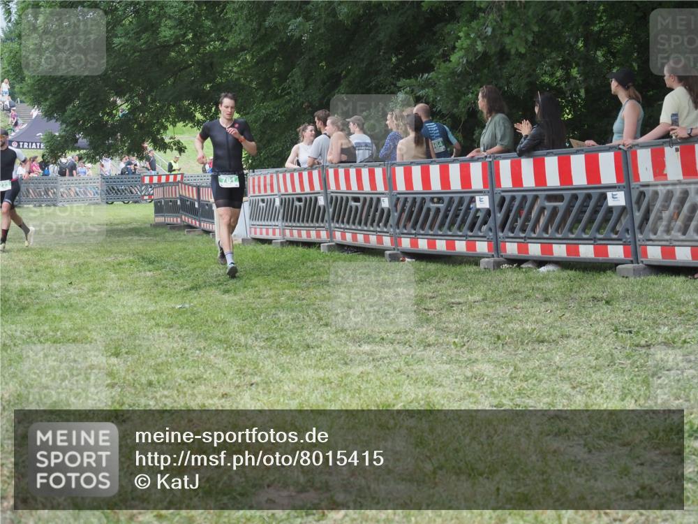 21.06.2025 - 27. Vierlanden-Triathlon KatJ http://msf.ph/oto/8015415 15.06.2025 13:13:22 Ziel 723, 761 meine-sportfotos.de