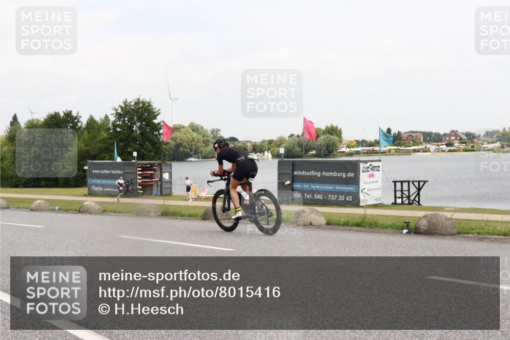 21.06.2025 - 27. Vierlanden-Triathlon H.Heesch http://msf.ph/oto/8015416 15.06.2025 12:03:14 Radfahren 912 meine-sportfotos.de
