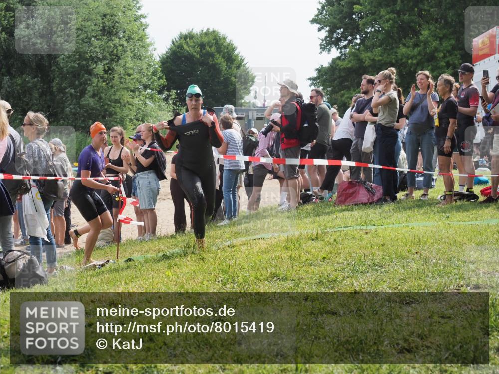 15.06.2025 - 27. Vierlanden-Triathlon KatJ http://msf.ph/oto/8015419 15.06.2025 10:15:35 Schwimmen 508, 511, 542, 554, 613, 620, 631 meine-sportfotos.de