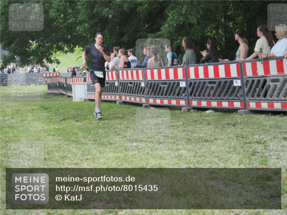 21.06.2025 - 27. Vierlanden-Triathlon KatJ http://msf.ph/oto/8015435 15.06.2025 13:13:22 Ziel 723, 761 meine-sportfotos.de