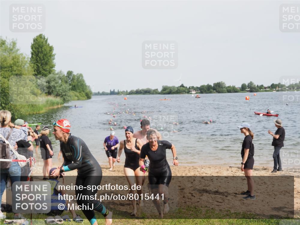 21.06.2025 - 27. Vierlanden-Triathlon MichiJ http://msf.ph/oto/8015441 15.06.2026 10:16:30 Schwimmen 477, 487, 491, 494, 499, 526, 549, 574, 614, 634 meine-sportfotos.de