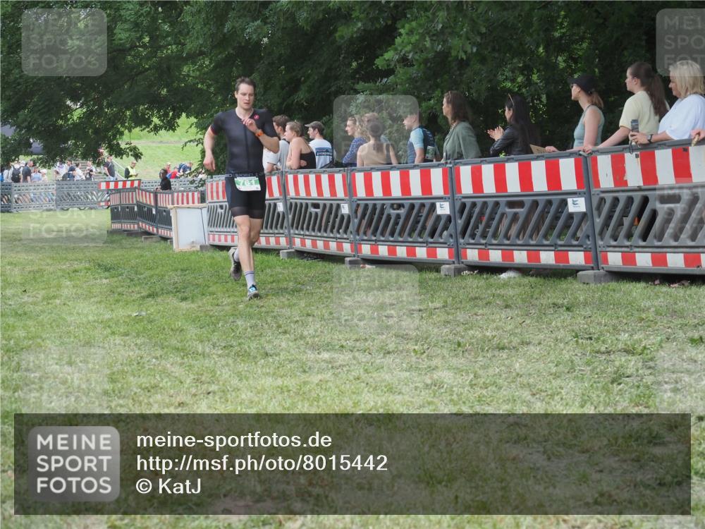 21.06.2025 - 27. Vierlanden-Triathlon KatJ http://msf.ph/oto/8015442 15.06.2025 13:13:22 Ziel 723, 761 meine-sportfotos.de