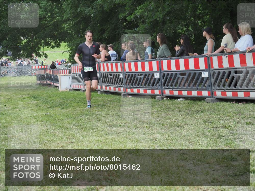 21.06.2025 - 27. Vierlanden-Triathlon KatJ http://msf.ph/oto/8015462 15.06.2025 13:13:22 Ziel 723, 761 meine-sportfotos.de