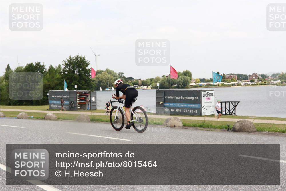 21.06.2025 - 27. Vierlanden-Triathlon H.Heesch http://msf.ph/oto/8015464 15.06.2025 12:03:36 Radfahren 911, 917 meine-sportfotos.de