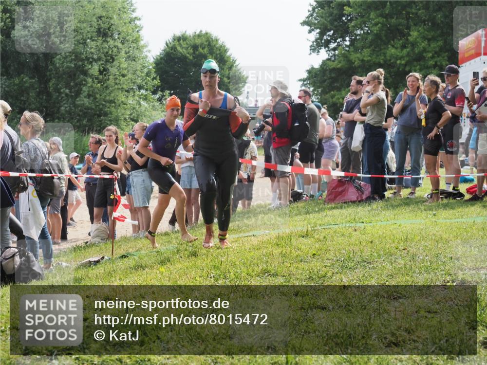15.06.2025 - 27. Vierlanden-Triathlon KatJ http://msf.ph/oto/8015472 15.06.2025 10:15:35 Schwimmen 508, 511, 542, 554, 613, 620, 631 meine-sportfotos.de