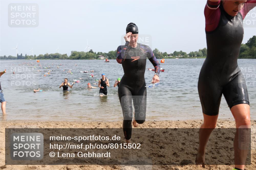 15.06.2025 - 27. Vierlanden-Triathlon Lena Gebhardt http://msf.ph/oto/8015502 15.06.2025 10:15:01 Schwimmen 476, 480, 521, 525, 528, 570, 587, 592, 593, 597, 605, 635, 1397 meine-sportfotos.de