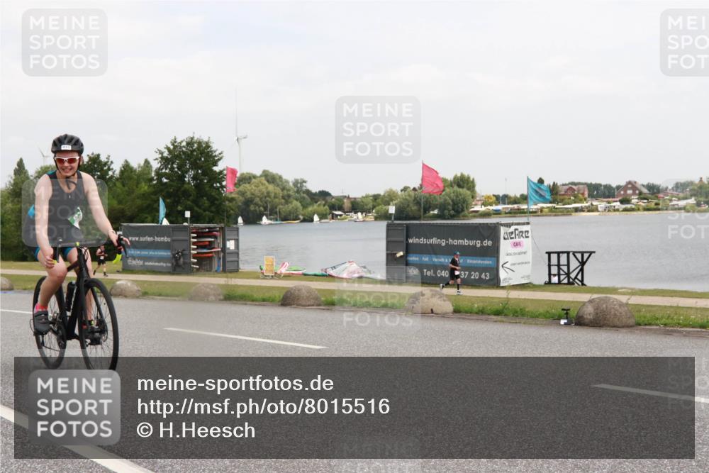 21.06.2025 - 27. Vierlanden-Triathlon H.Heesch http://msf.ph/oto/8015516 15.06.2025 12:03:39 Radfahren 911, 917, 933 meine-sportfotos.de