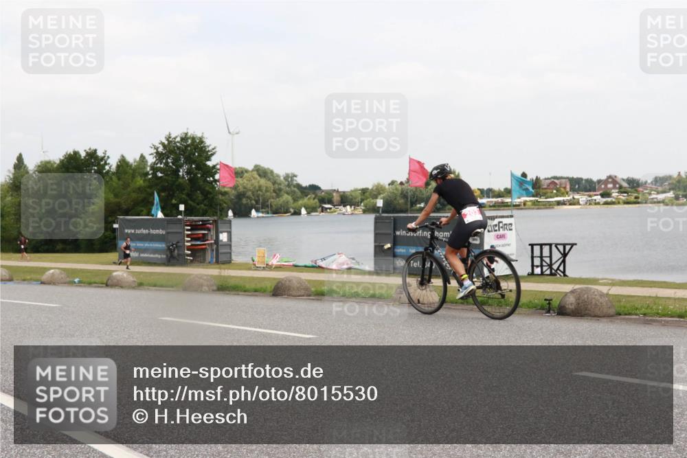 21.06.2025 - 27. Vierlanden-Triathlon H.Heesch http://msf.ph/oto/8015530 15.06.2025 12:03:40 Radfahren 911, 917, 933 meine-sportfotos.de