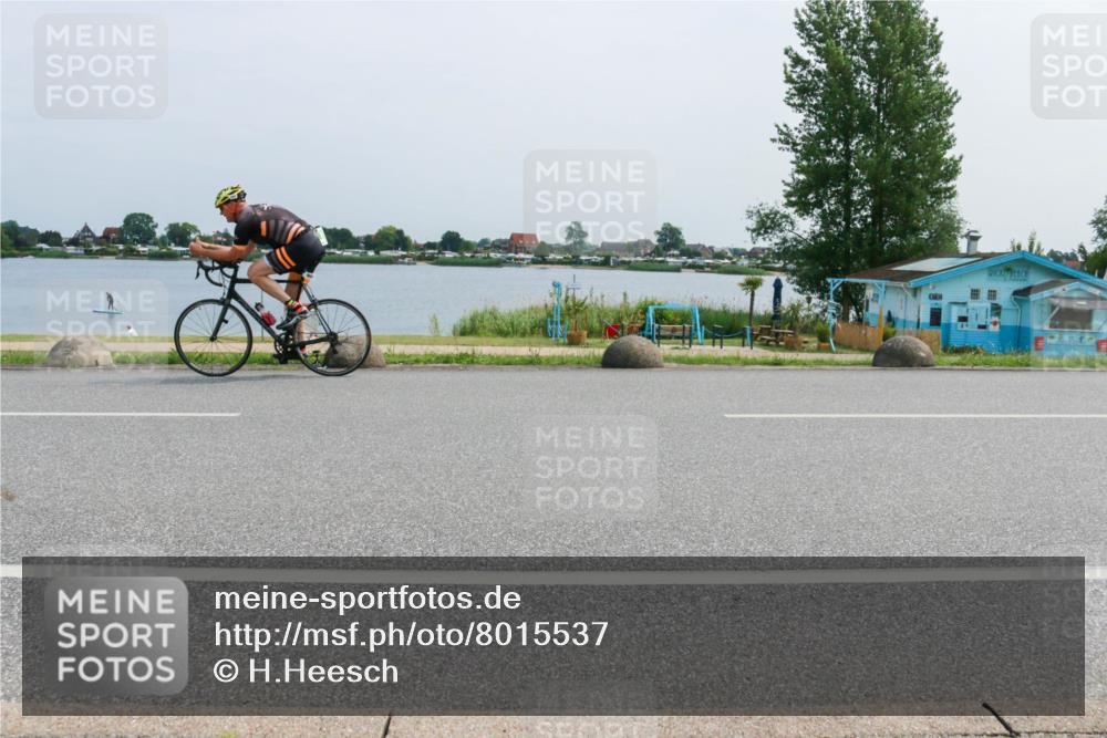 21.06.2025 - 27. Vierlanden-Triathlon H.Heesch http://msf.ph/oto/8015537 15.06.2025 11:54:29 Radfahren 726, 816, 860 meine-sportfotos.de