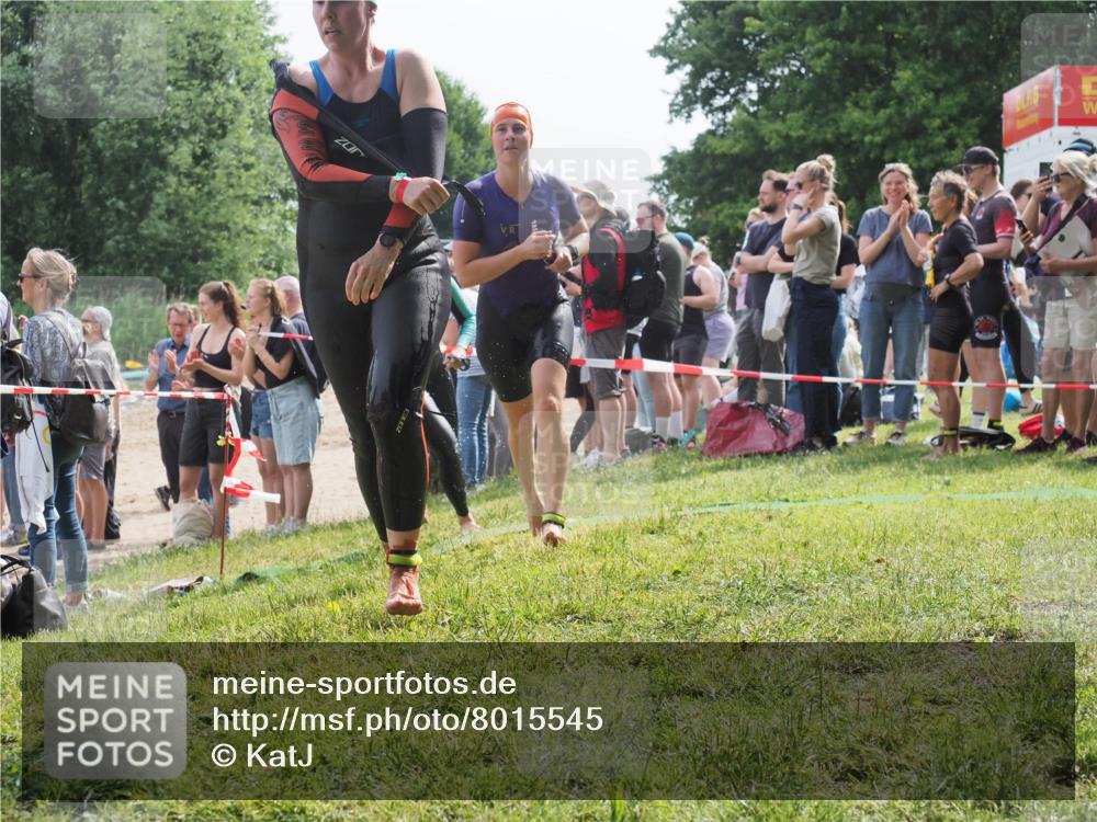15.06.2025 - 27. Vierlanden-Triathlon KatJ http://msf.ph/oto/8015545 15.06.2025 10:15:37 Schwimmen 508, 509, 511, 554, 620 meine-sportfotos.de