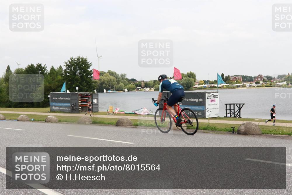 21.06.2025 - 27. Vierlanden-Triathlon H.Heesch http://msf.ph/oto/8015564 15.06.2025 12:03:42 Radfahren 203, 911, 917, 933 meine-sportfotos.de