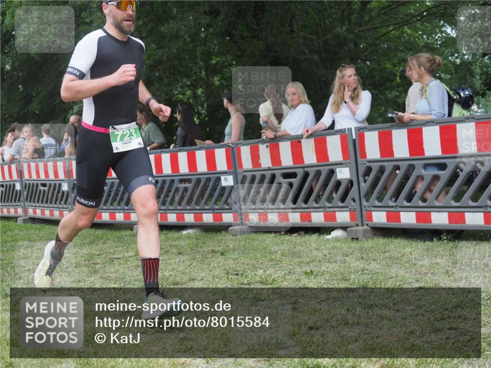 21.06.2025 - 27. Vierlanden-Triathlon KatJ http://msf.ph/oto/8015584 15.06.2025 13:13:26 Ziel 723, 761, 778 meine-sportfotos.de