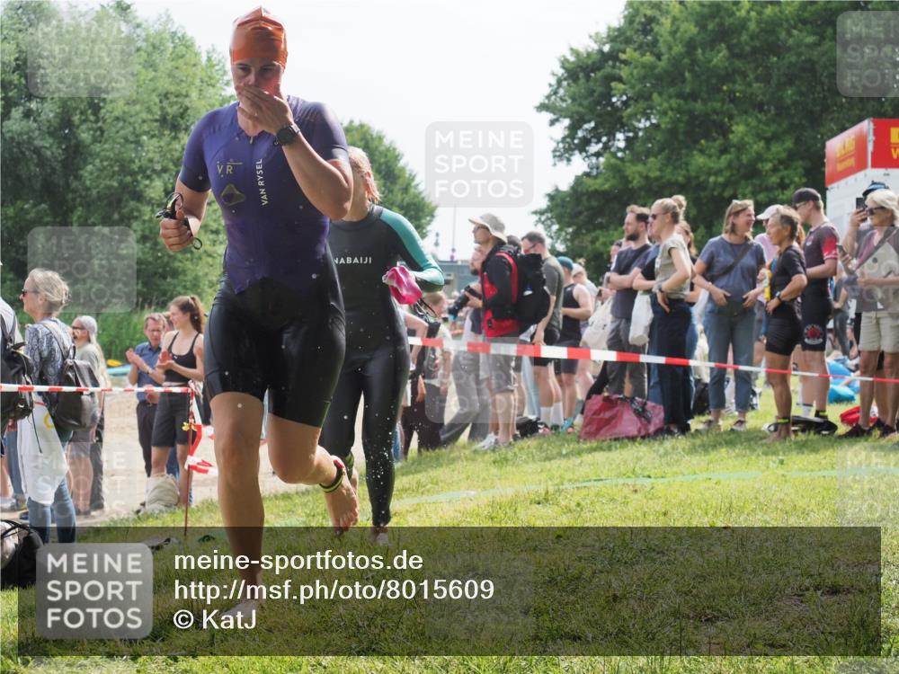 15.06.2025 - 27. Vierlanden-Triathlon KatJ http://msf.ph/oto/8015609 15.06.2025 10:15:38 Schwimmen 508, 509, 511, 554, 620 meine-sportfotos.de