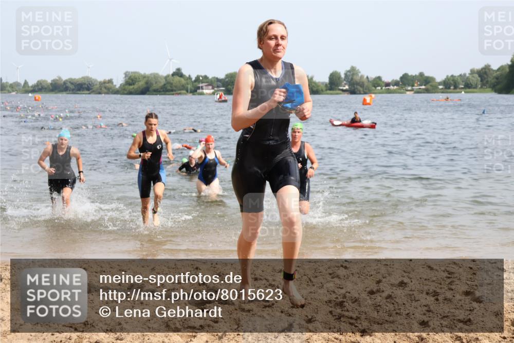 15.06.2025 - 27. Vierlanden-Triathlon Lena Gebhardt http://msf.ph/oto/8015623 15.06.2025 10:15:07 Schwimmen 480, 507, 528, 555, 570, 587, 592, 597, 605, 635 meine-sportfotos.de