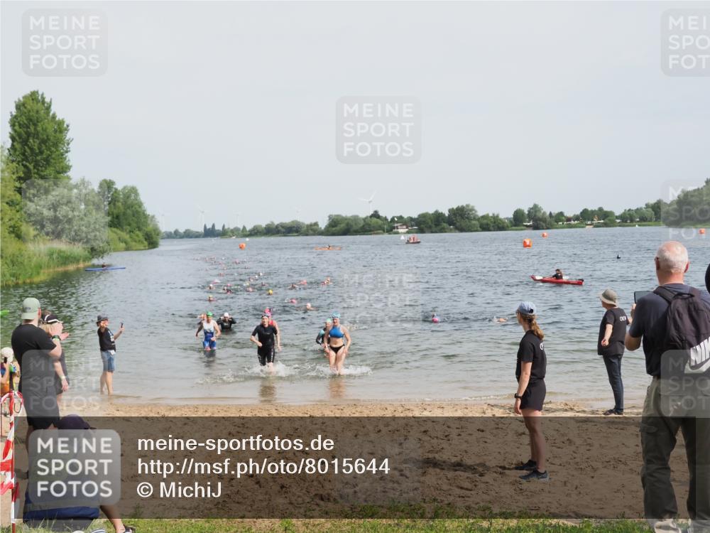 21.06.2025 - 27. Vierlanden-Triathlon MichiJ http://msf.ph/oto/8015644 15.06.2026 10:16:42 Schwimmen 501, 516, 604, 633 meine-sportfotos.de