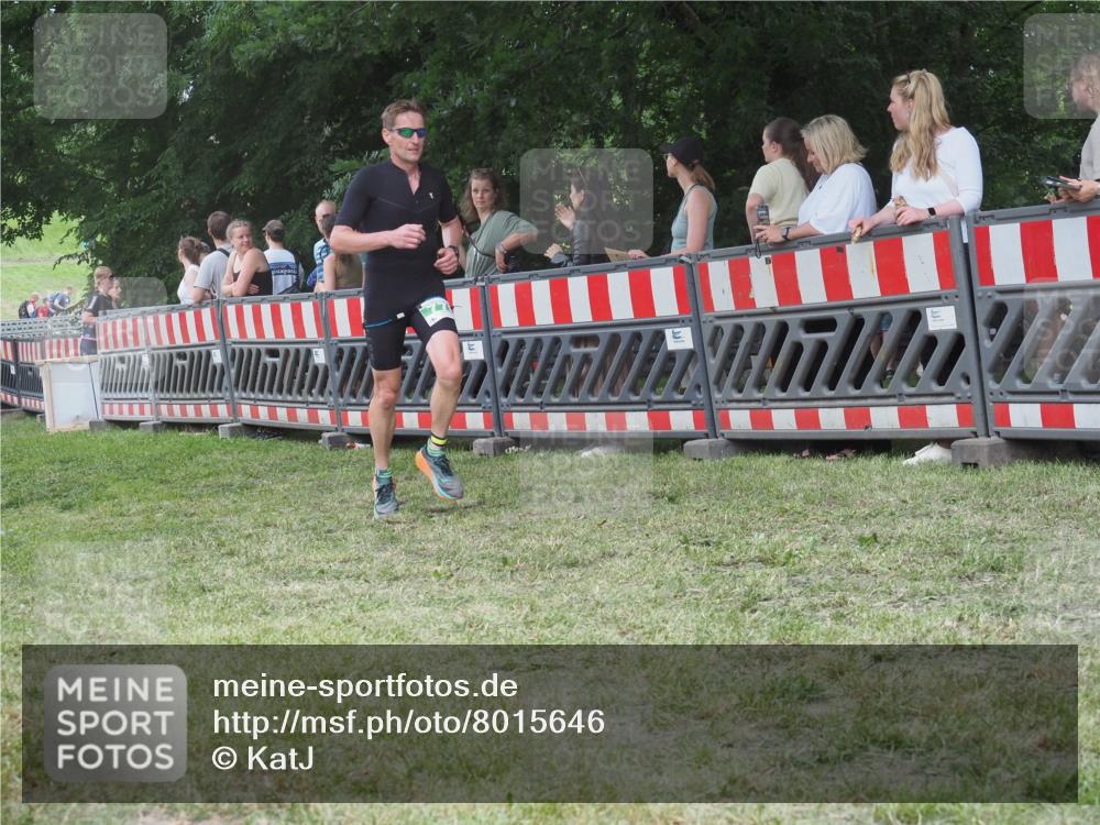 21.06.2025 - 27. Vierlanden-Triathlon KatJ http://msf.ph/oto/8015646 15.06.2025 13:13:31 Ziel 778 meine-sportfotos.de