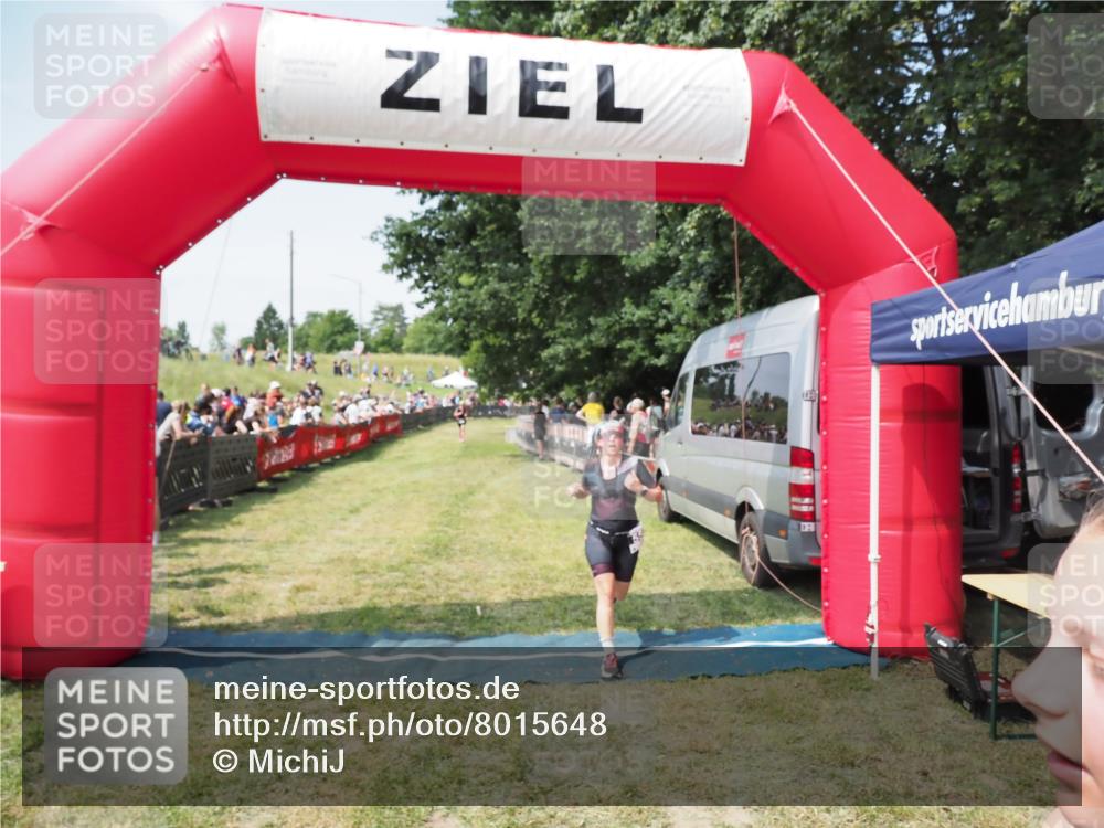 21.06.2025 - 27. Vierlanden-Triathlon MichiJ http://msf.ph/oto/8015648 15.06.2026 11:32:17 Ziel 183, 554 meine-sportfotos.de