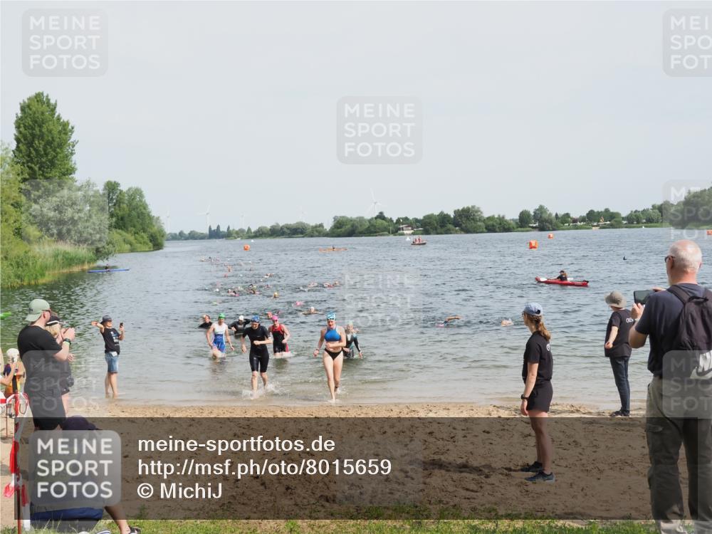 21.06.2025 - 27. Vierlanden-Triathlon MichiJ http://msf.ph/oto/8015659 15.06.2026 10:16:43 Schwimmen 501, 516, 604, 633 meine-sportfotos.de