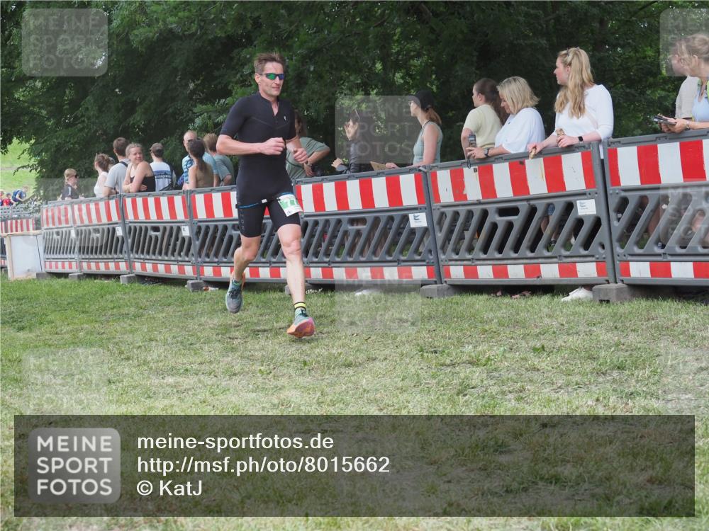 21.06.2025 - 27. Vierlanden-Triathlon KatJ http://msf.ph/oto/8015662 15.06.2025 13:13:31 Ziel 778 meine-sportfotos.de