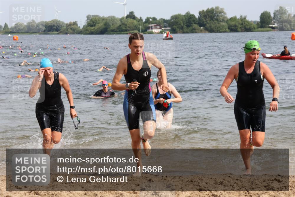 15.06.2025 - 27. Vierlanden-Triathlon Lena Gebhardt http://msf.ph/oto/8015668 15.06.2025 10:15:08 Schwimmen 480, 507, 528, 555, 587, 592, 597, 605, 635 meine-sportfotos.de