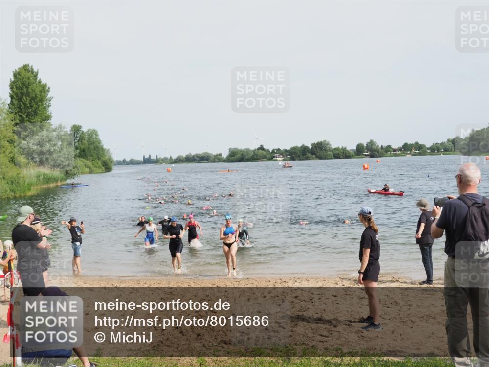 21.06.2025 - 27. Vierlanden-Triathlon MichiJ http://msf.ph/oto/8015686 15.06.2026 10:16:43 Schwimmen 501, 516, 604, 633 meine-sportfotos.de