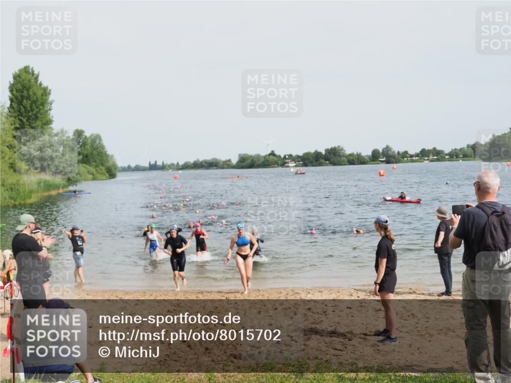 21.06.2025 - 27. Vierlanden-Triathlon MichiJ http://msf.ph/oto/8015702 15.06.2026 10:16:44 Schwimmen 501, 516, 604, 633 meine-sportfotos.de