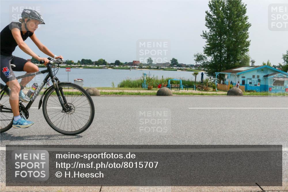 21.06.2025 - 27. Vierlanden-Triathlon H.Heesch http://msf.ph/oto/8015707 15.06.2025 11:55:17 Radfahren 203, 780, 799, 835, 970 meine-sportfotos.de