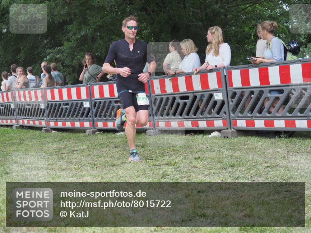 21.06.2025 - 27. Vierlanden-Triathlon KatJ http://msf.ph/oto/8015722 15.06.2025 13:13:32 Ziel 778 meine-sportfotos.de