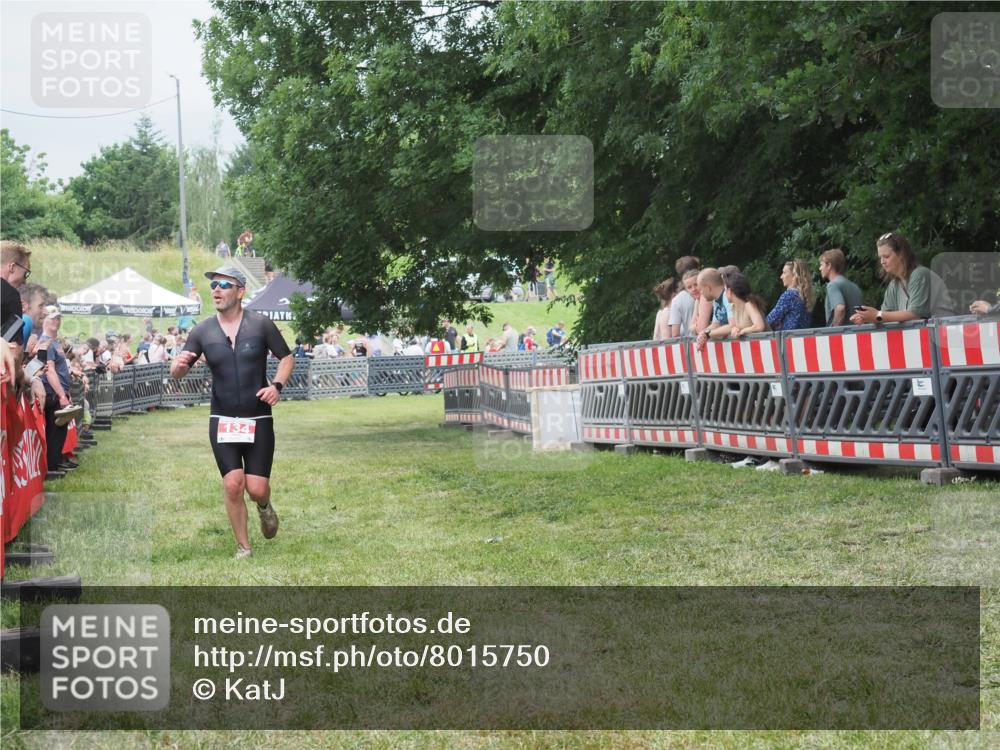 21.06.2025 - 27. Vierlanden-Triathlon KatJ http://msf.ph/oto/8015750 15.06.2025 13:13:48 Ziel 134 meine-sportfotos.de