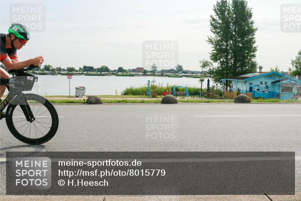15.06.2025 - 27. Vierlanden-Triathlon H.Heesch http://msf.ph/oto/8015779 15.06.2025 09:10:58 Radfahren 54, 126 meine-sportfotos.de