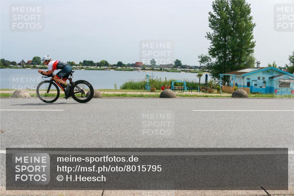 21.06.2025 - 27. Vierlanden-Triathlon H.Heesch http://msf.ph/oto/8015795 15.06.2025 11:55:20 Radfahren 203, 780, 835, 982 meine-sportfotos.de