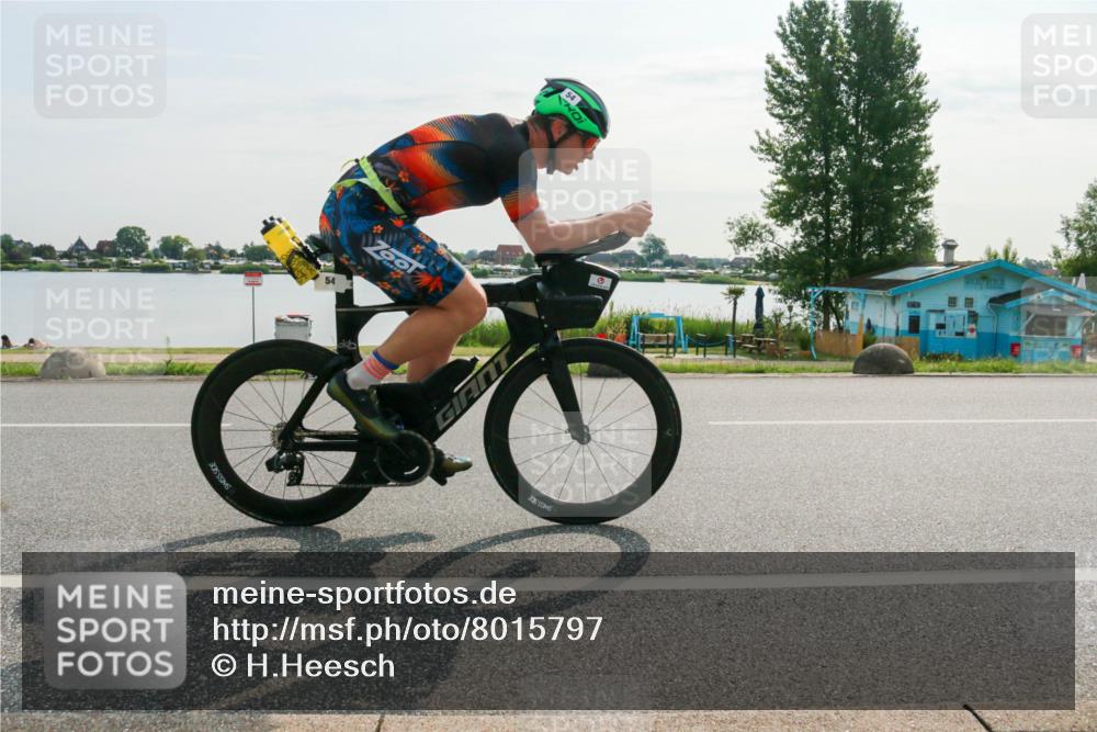 15.06.2025 - 27. Vierlanden-Triathlon H.Heesch http://msf.ph/oto/8015797 15.06.2025 09:10:58 Radfahren 54, 126 meine-sportfotos.de