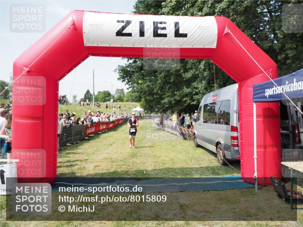 21.06.2025 - 27. Vierlanden-Triathlon MichiJ http://msf.ph/oto/8015809 15.06.2026 11:32:25 Ziel 523 meine-sportfotos.de