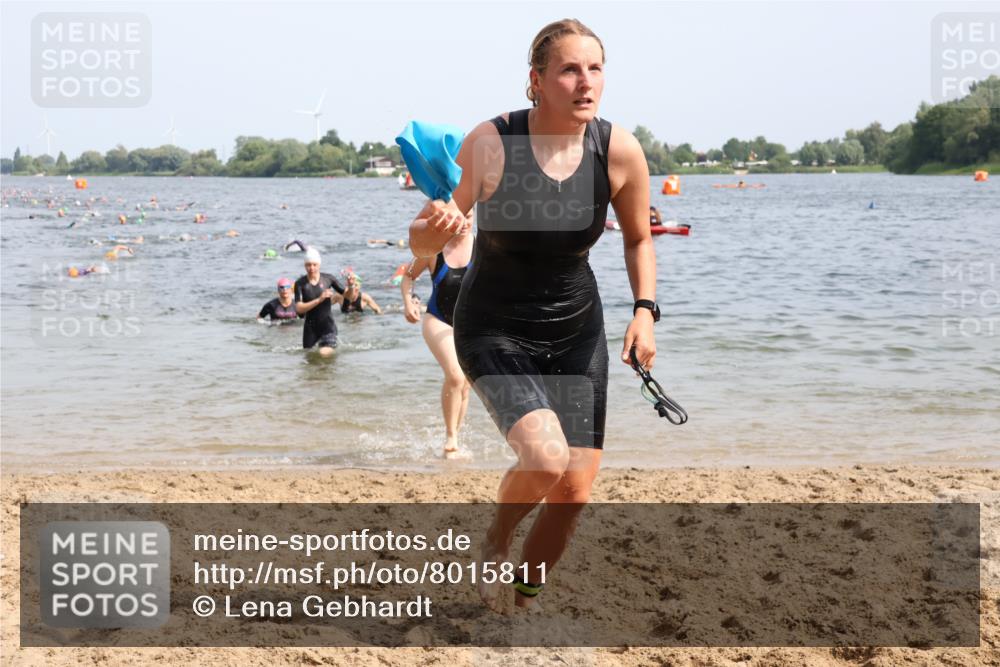 15.06.2025 - 27. Vierlanden-Triathlon Lena Gebhardt http://msf.ph/oto/8015811 15.06.2025 10:15:10 Schwimmen 480, 507, 528, 555, 587, 592, 597, 605, 635 meine-sportfotos.de