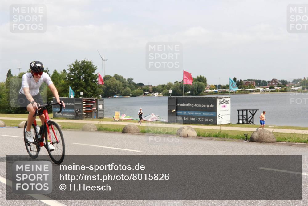 21.06.2025 - 27. Vierlanden-Triathlon H.Heesch http://msf.ph/oto/8015826 15.06.2025 12:04:17 Radfahren 19, 695, 736, 880, 932 meine-sportfotos.de