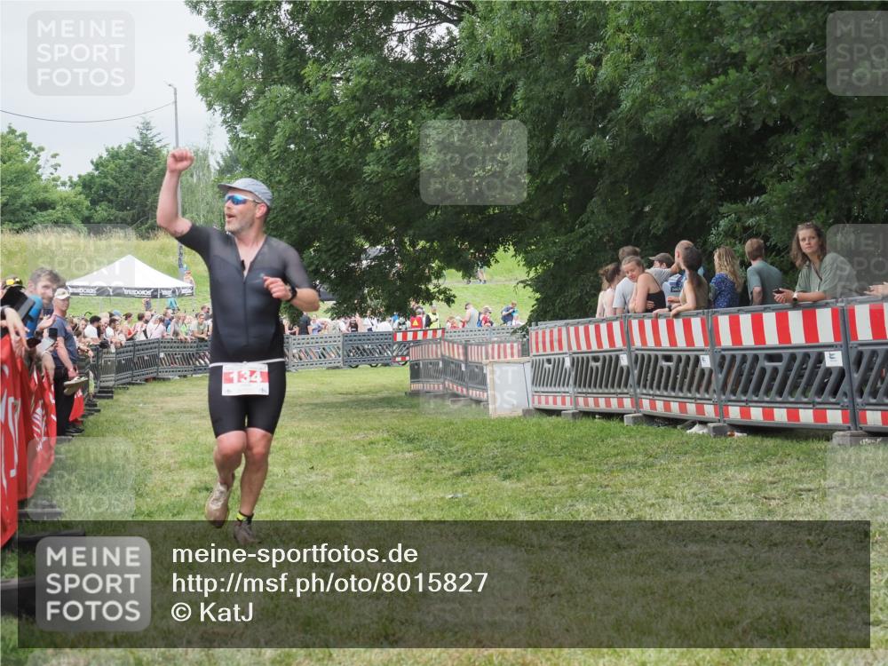 21.06.2025 - 27. Vierlanden-Triathlon KatJ http://msf.ph/oto/8015827 15.06.2025 13:13:49 Ziel 134 meine-sportfotos.de