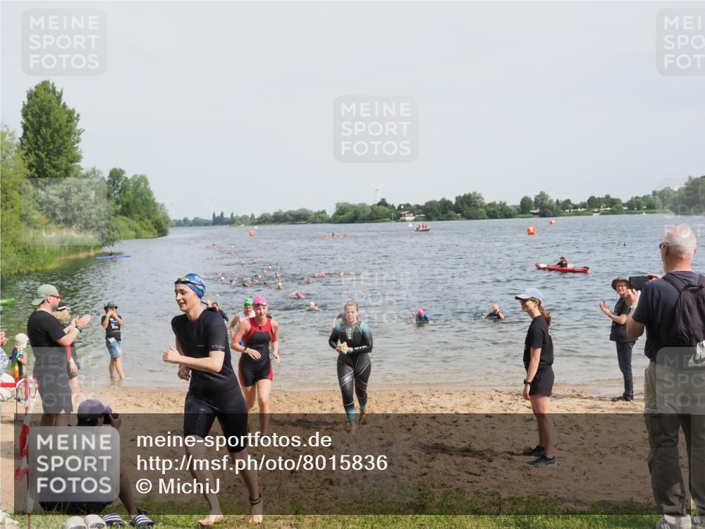 21.06.2025 - 27. Vierlanden-Triathlon MichiJ http://msf.ph/oto/8015836 15.06.2026 10:16:48 Schwimmen 501, 516, 551, 595, 604, 633 meine-sportfotos.de