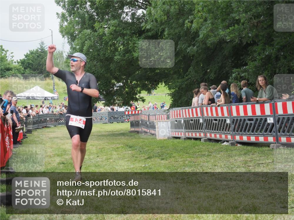 21.06.2025 - 27. Vierlanden-Triathlon KatJ http://msf.ph/oto/8015841 15.06.2025 13:13:49 Ziel 134 meine-sportfotos.de