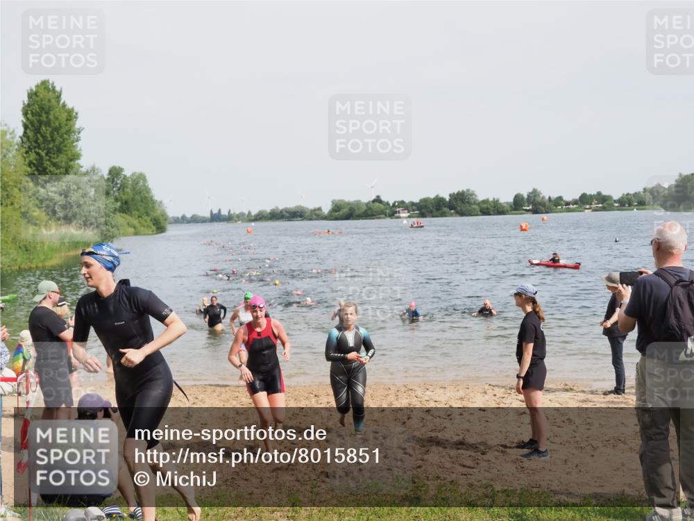 21.06.2025 - 27. Vierlanden-Triathlon MichiJ http://msf.ph/oto/8015851 15.06.2026 10:16:49 Schwimmen 484, 501, 516, 551, 566, 595, 604, 633 meine-sportfotos.de