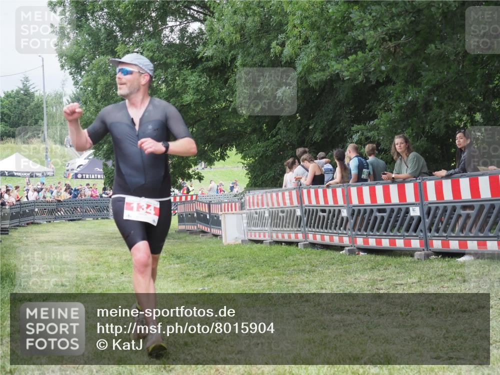 21.06.2025 - 27. Vierlanden-Triathlon KatJ http://msf.ph/oto/8015904 15.06.2025 13:13:50 Ziel 134 meine-sportfotos.de