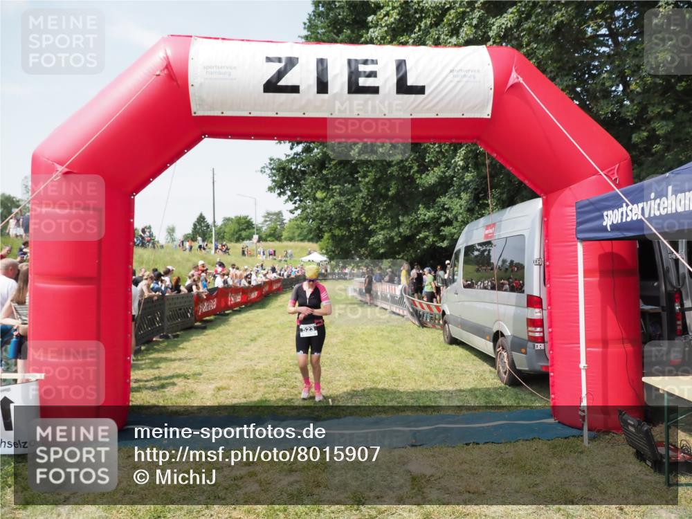 21.06.2025 - 27. Vierlanden-Triathlon MichiJ http://msf.ph/oto/8015907 15.06.2026 11:32:26 Ziel 523 meine-sportfotos.de