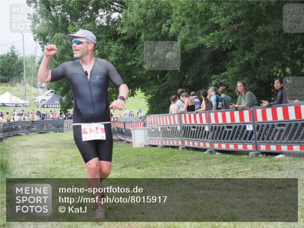 21.06.2025 - 27. Vierlanden-Triathlon KatJ http://msf.ph/oto/8015917 15.06.2025 13:13:50 Ziel 134 meine-sportfotos.de