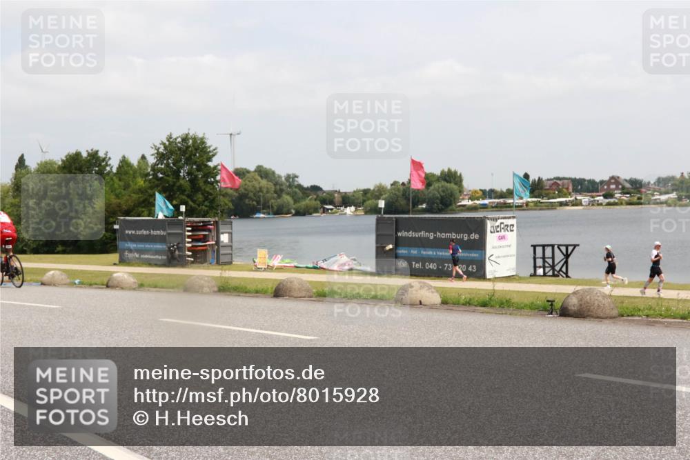 21.06.2025 - 27. Vierlanden-Triathlon H.Heesch http://msf.ph/oto/8015928 15.06.2025 12:04:22 Radfahren 19, 792, 804, 880, 901, 954 meine-sportfotos.de